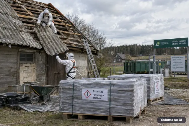 Asbestinis šiferis Lietuvoje: senų stogų keitimas gyventojams kelia pavojingų atliekų tvarkymo problemą