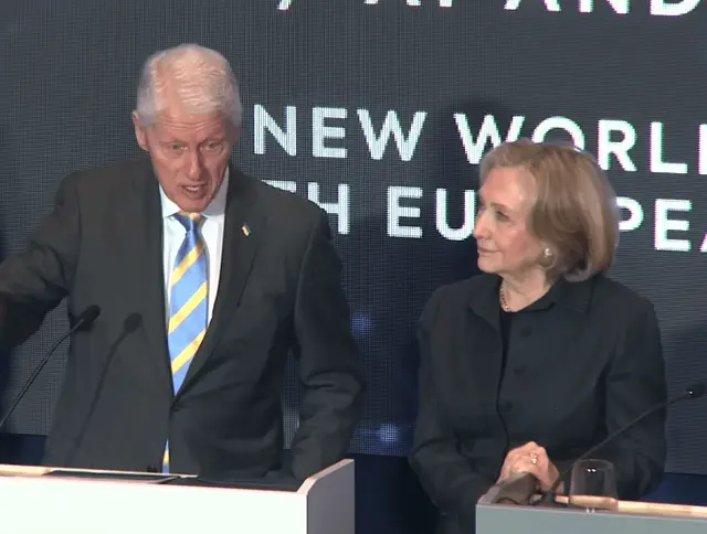 JAV Atstovų Rūmai svarsto Clintonus apkaltinti nepagarba Kongresui