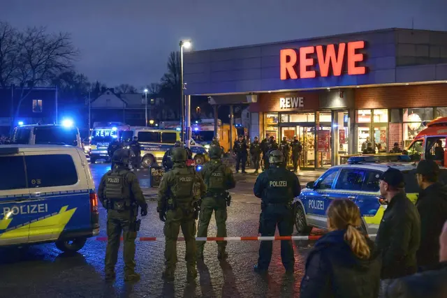 Berlyno prekybos centre – 11 valandų įkaitų drama: moteris išlaisvinta tik po specialiųjų pajėgų šturmo