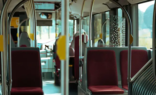 Naujovė Kaune: nuo rugpjūčio autobusuose ir troleibusuose – atsiskaitymas banko kortele