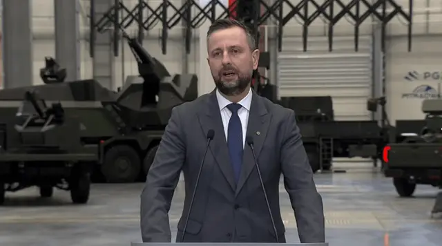 Lenkijos gynybos ministras stabdo „lyties ideologijos“ mokymus kariuomenėje