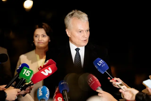 Prezidentas prabilo apie penktąją koloną, bet pats kadaise priklausė Komunistų partijai?