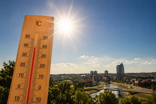 Lietuvą užgrius rekordinė kaitra: pirmadienį temperatūra gali šoktelėti iki 37 laipsnių