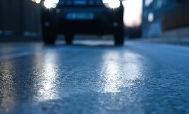 Juodasis ledas – nematoma grėsmė vairuotojams: kada jis atsiranda ir kokių manevrų vengti?
