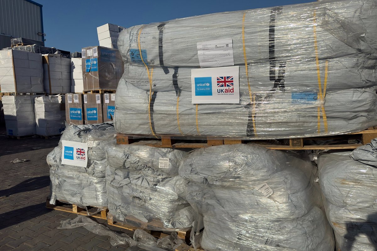 Humanitarinės pagalbos palapinių paletės Gazoje