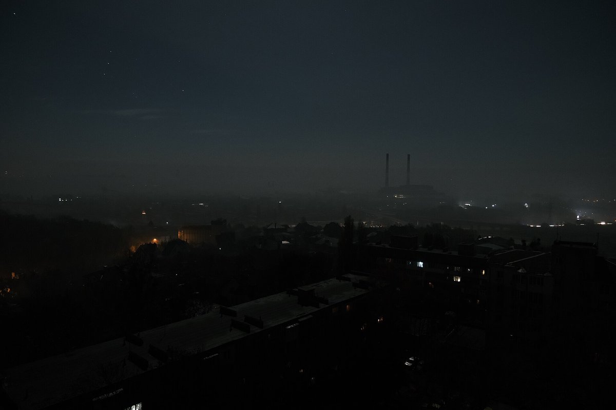 Naktinis miestas be elektros apšvietimo