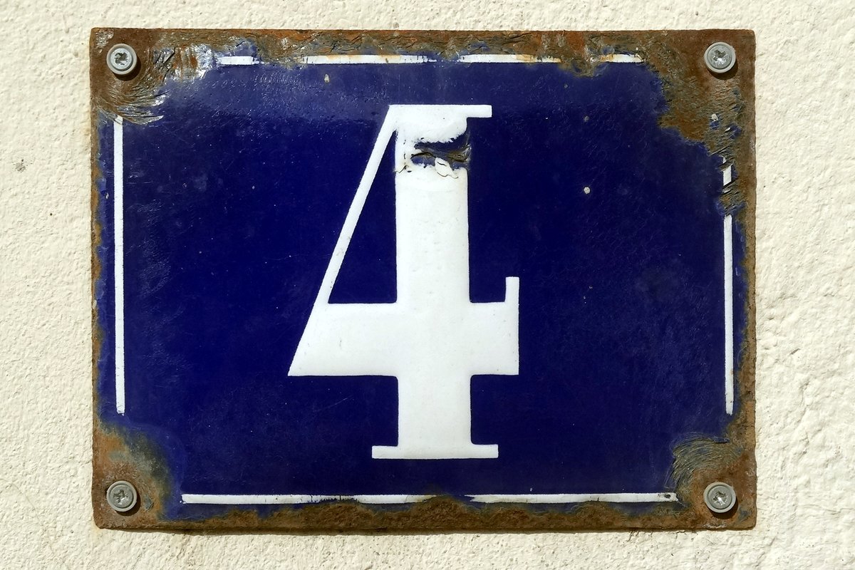 Namo numerio lentelė ant sienos