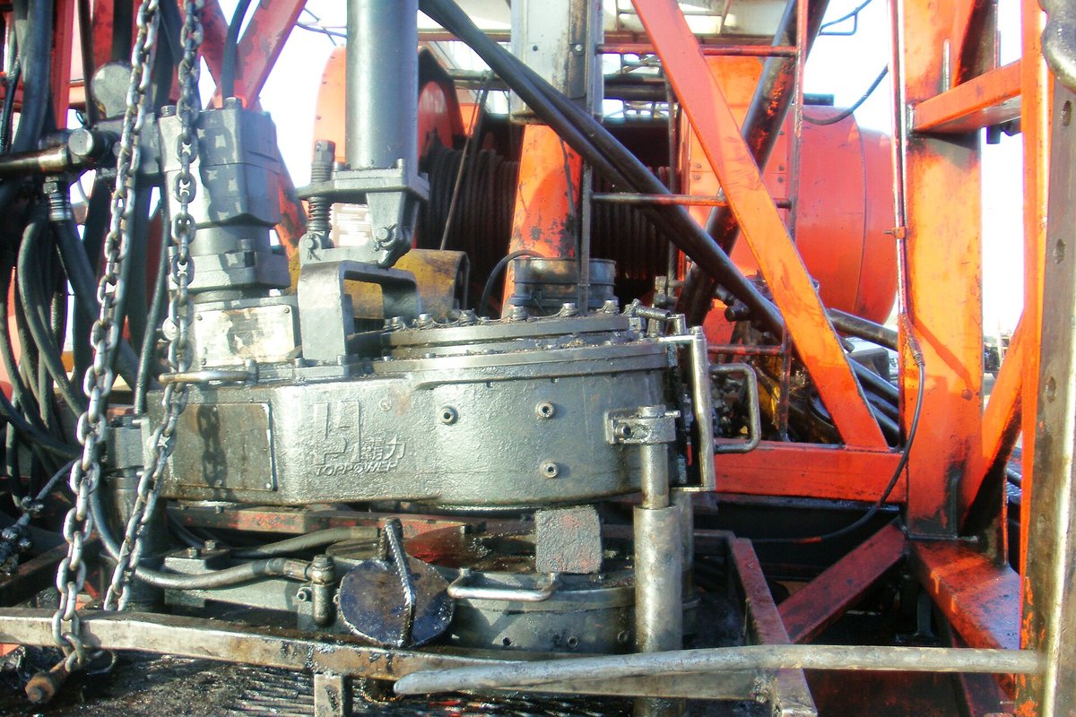 Gręžimo įrenginio rotorinis mechanizmas