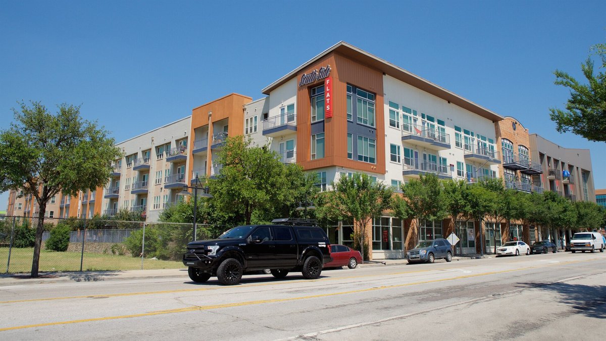 Daugiabutis „South Side Flats“ Dalase, kuriame gyveno Bothamas Jeanas ir Amber Guyger