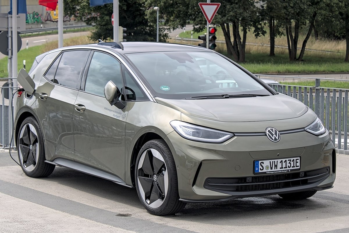 Alyvuogių spalvos Volkswagen ID.3