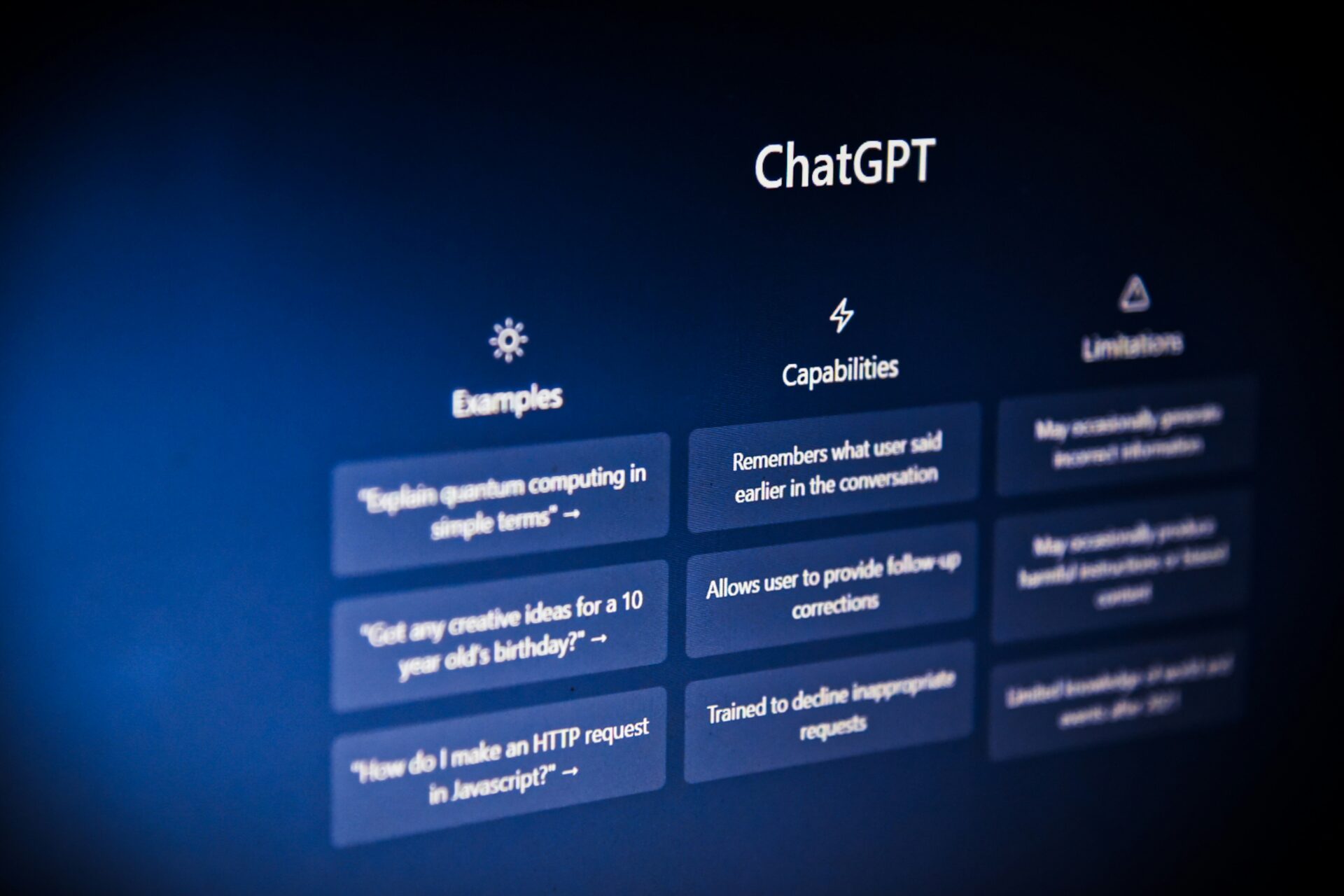 Naudojate „ChatGPT“ ar kitą DI įrankį? Šių duomenų geriau neįvesti