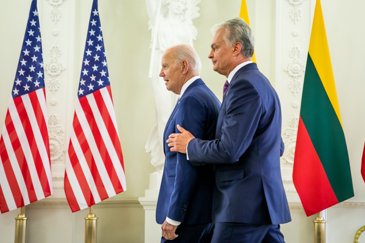 J. Bidenas