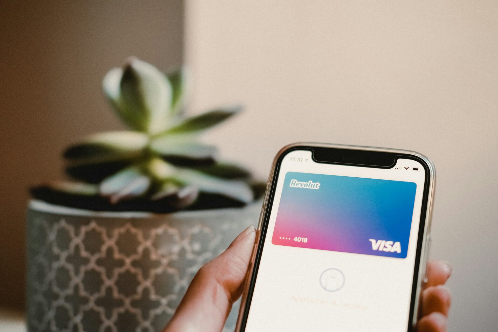 „Revolut“ klientams – neramios žinios: sukčių rankose galėjo atsidurti jautrūs duomenys