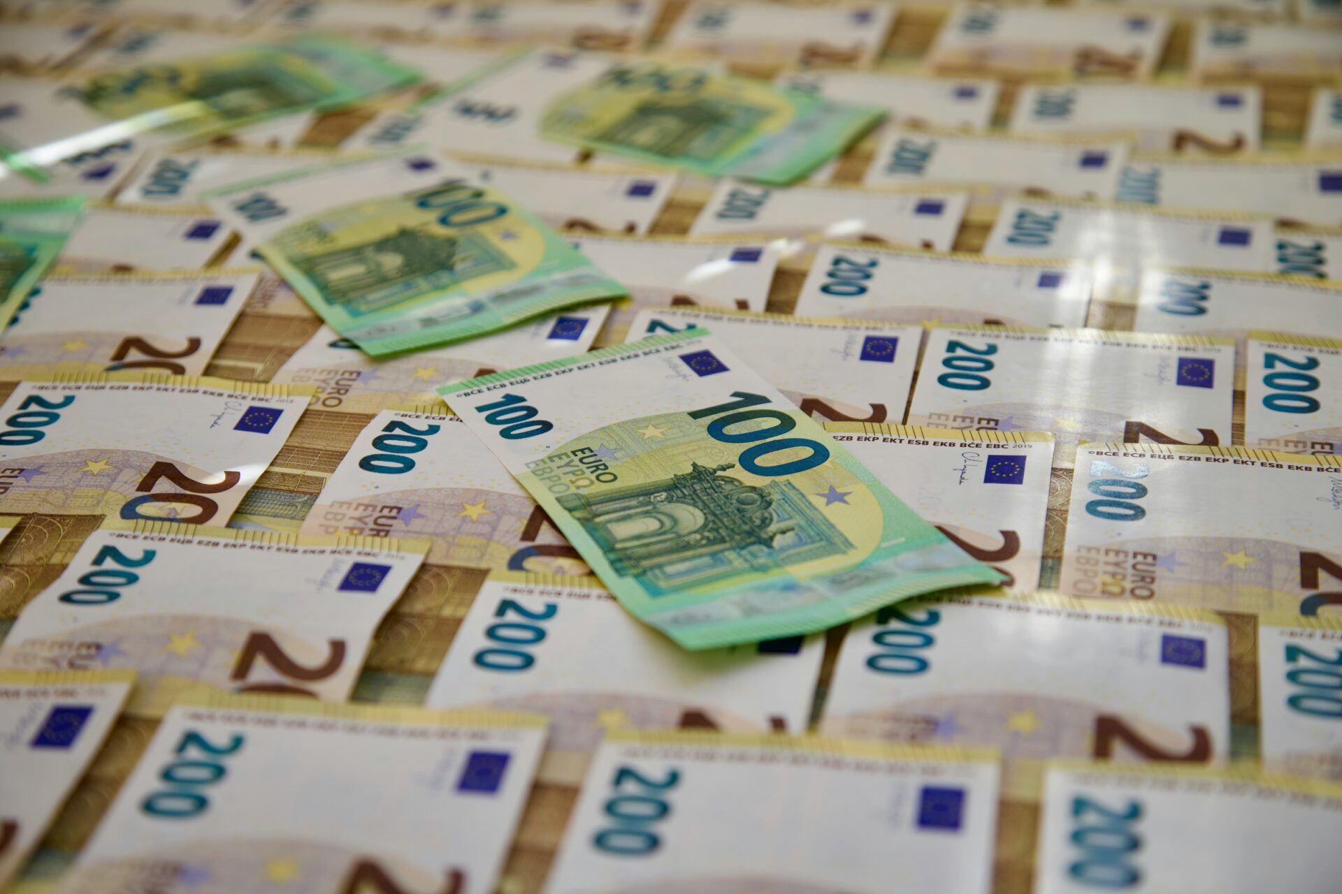 Milijoninė „pinigų karuselė“: avansai keliavo per įmones ir sugrįždavo atgal – akiratyje – ir UŽT