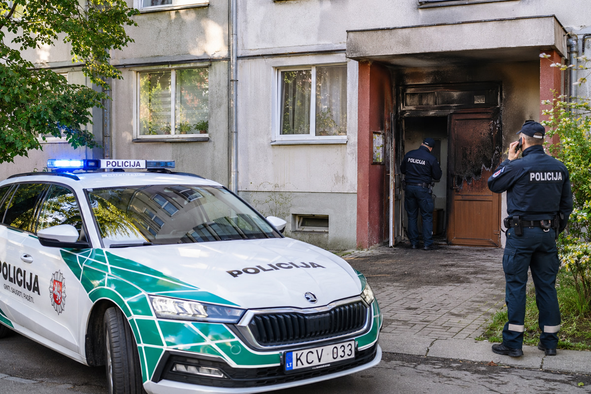 Pirmadienio suvestinė: kūdikis apsipylė karšta arbata, Kaune ir Kuršėnuose padegtos durys